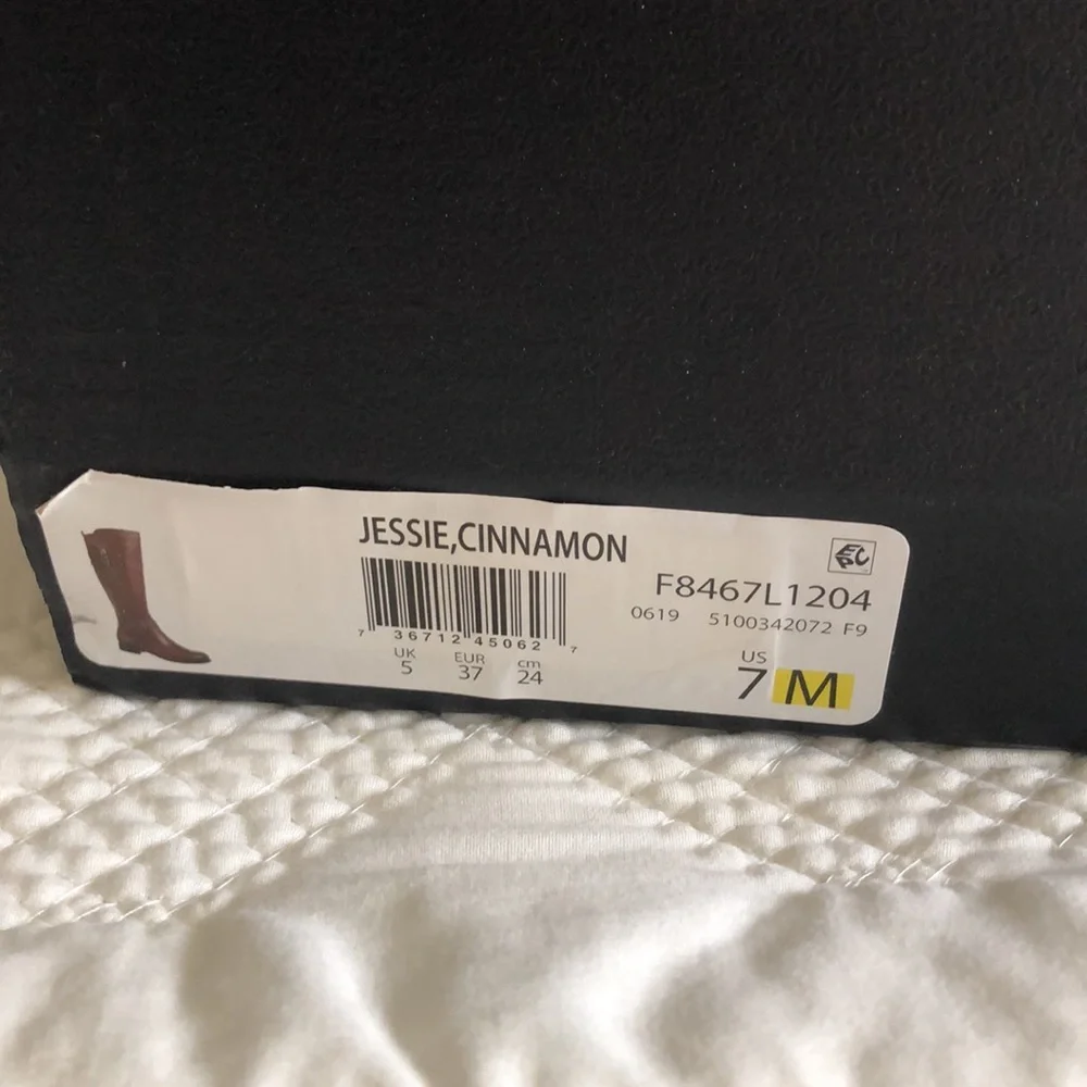 Women’s Naturalizer tall leather boots - Picture 3 of 3